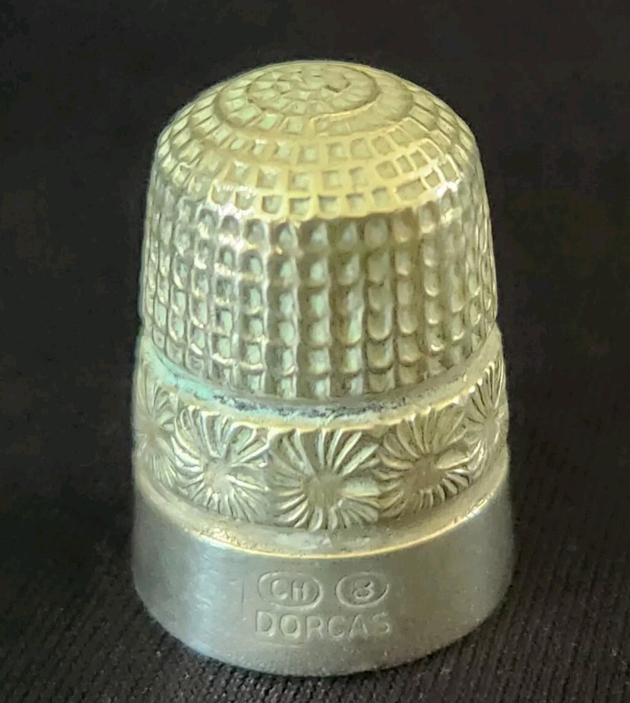 CHARLES HORNER Dorcas THIMBLE CH8 Silver Waffle Daisy band c1900