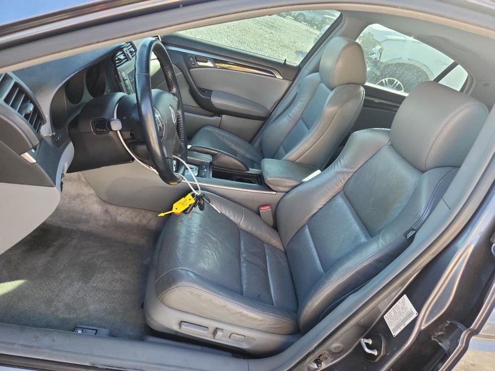 TL 2006 Glove Box 4876063