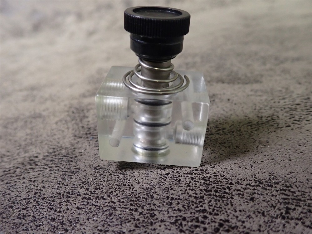 NEW AAVMB32 3 Way Pneumatic Air Switch (BN431)