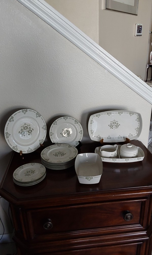 Franciscan Heritage Pattern Dinnerware 18 Pieces Set Green Ivory Floral...