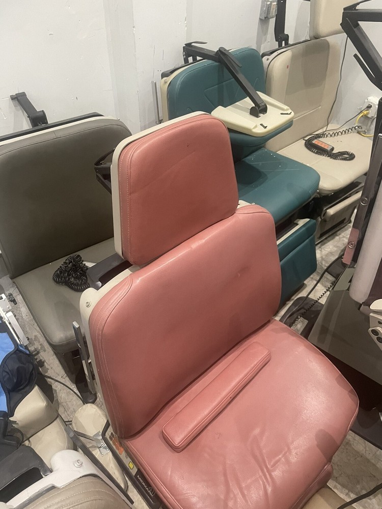 Midmark 411 Power Exam Table