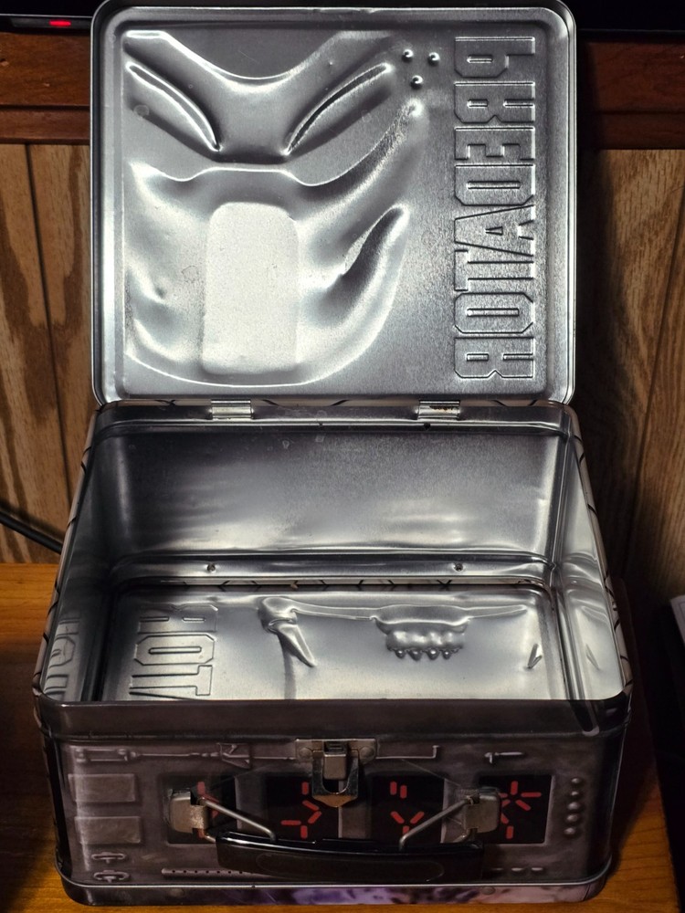 Predator 2014 Tin Lunch Box w/Thermos by Diamond Select