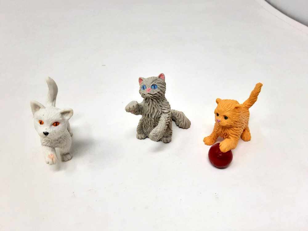 19 MEG Kitty in my Pocket Plastic Figures