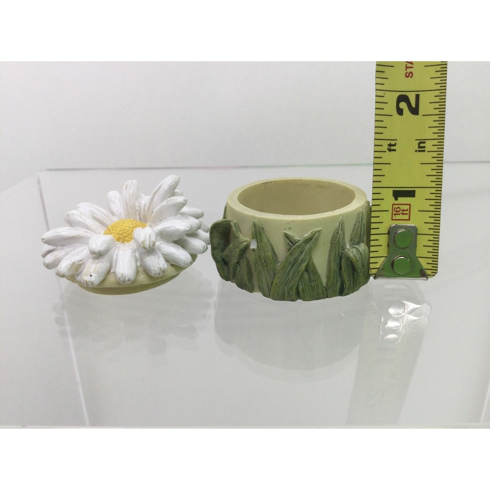 Dezine Daisy Ceramic Trinket Box hand painted