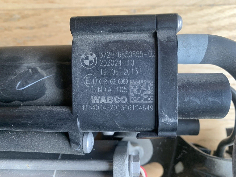 BMW X5 - AIR Suspension Compressor OEM