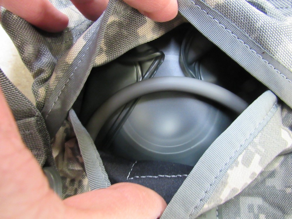US Molle II Hydration System ACU Digital & New Hydramax 100oz Bladder
