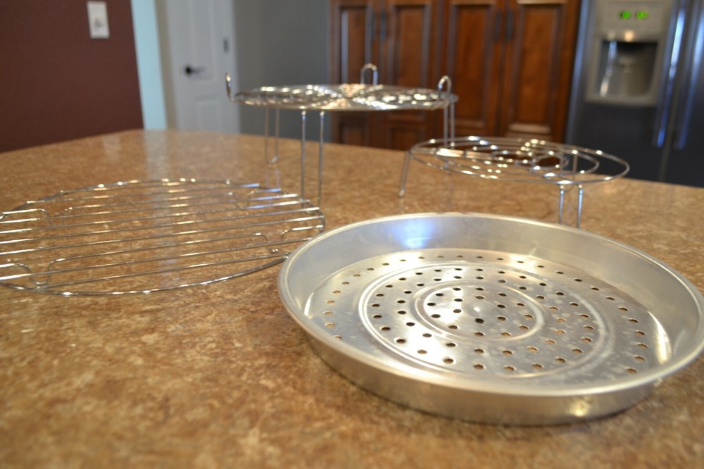 Set of 4 Galloping Gourmet Replacement Wire Racks & Pan