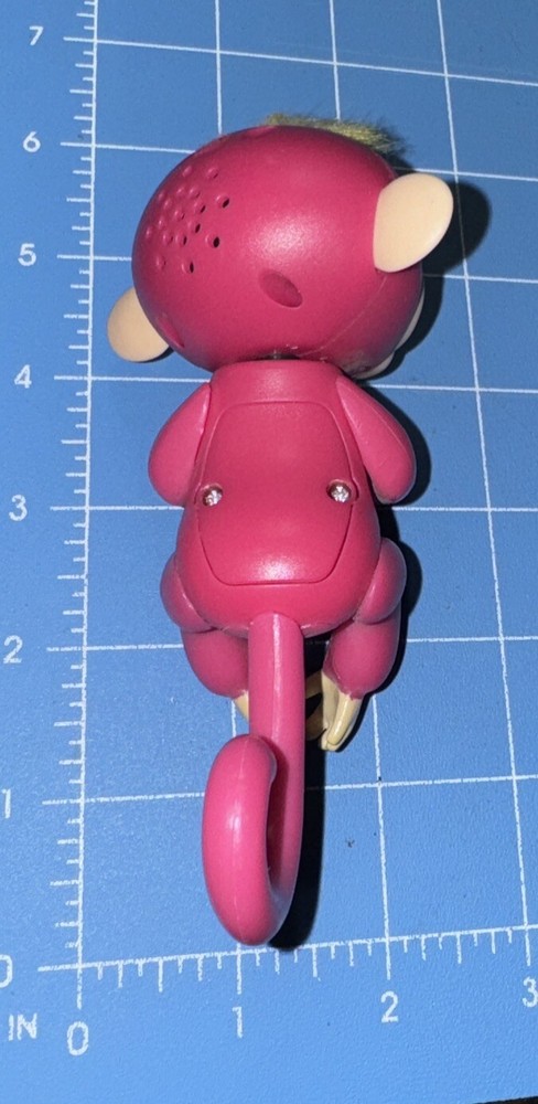 WowWee Fingerlings Pink Monkey Bella Interactive Baby Pet Working