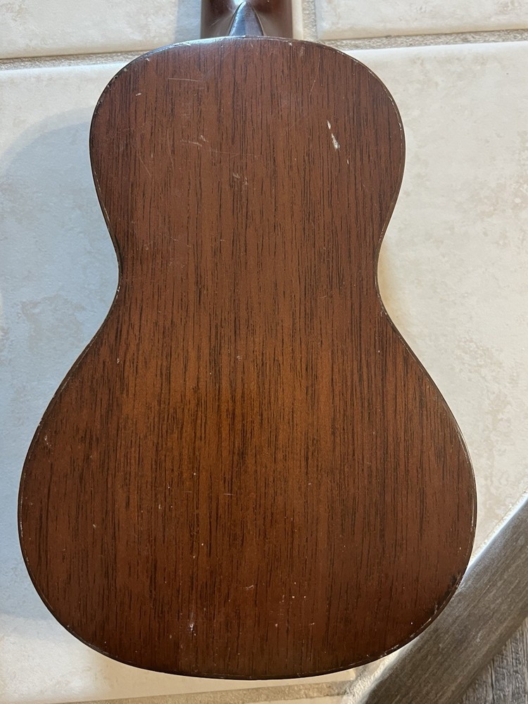 Mele 2014 Ukulele ( Made In Hawaii )
