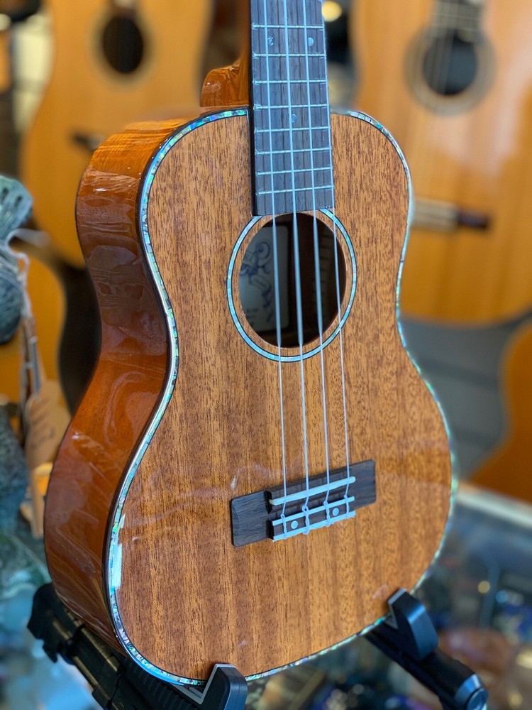 Kamehameha Ukulele KT-19 Tenor Solid Top Mahogany Gloss