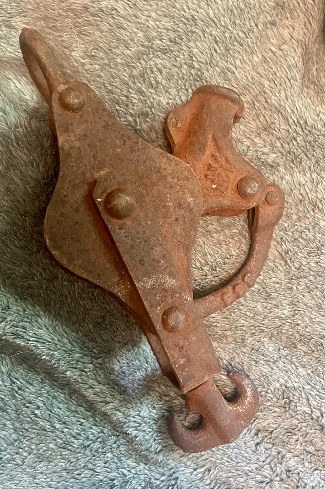 Vintage Iron Block Pulley