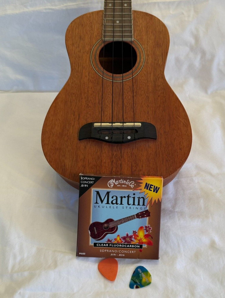 Oskar Schmidt By Washburn  Ukulele OU2