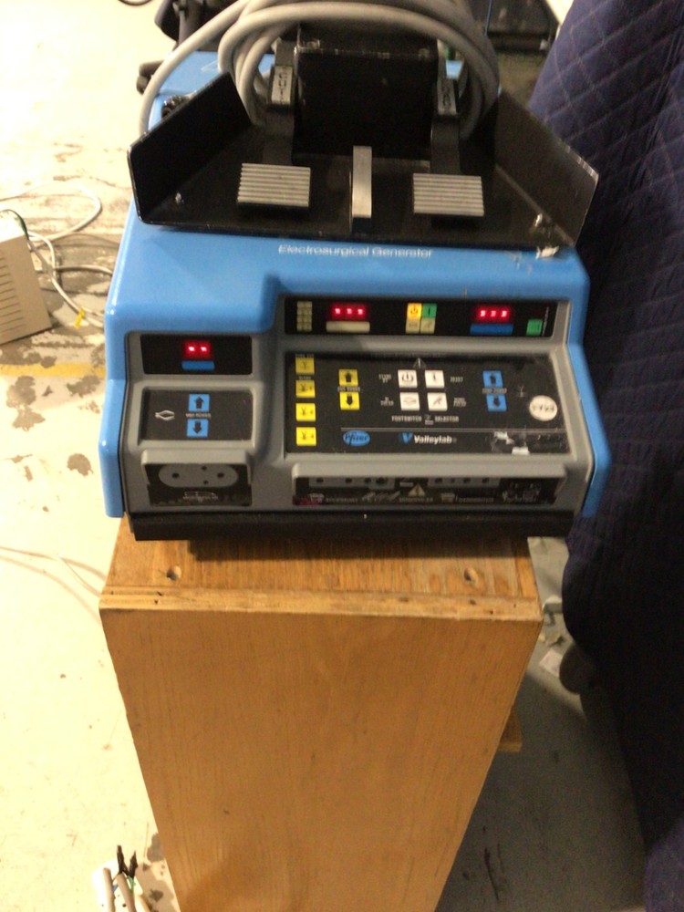 VALLEYLAB FORCE 2 ELECTROSURGICAL/CAUTERY UNIT INCLUDED E6008 FOOTSWITCH