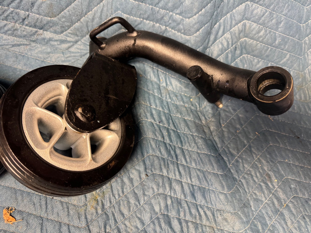 Mertis P325 Velocity caster/brackets