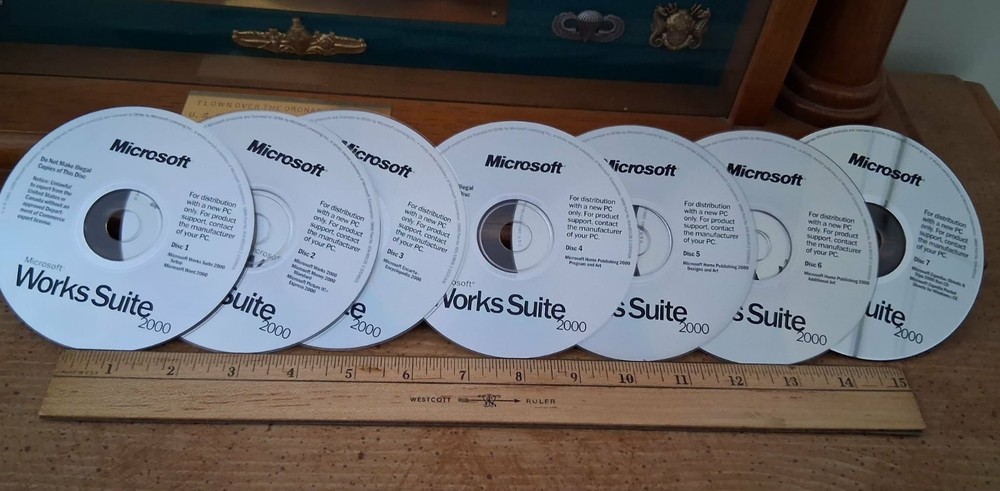 Microsoft Works Suite 2000 - 7 CD-ROM Set