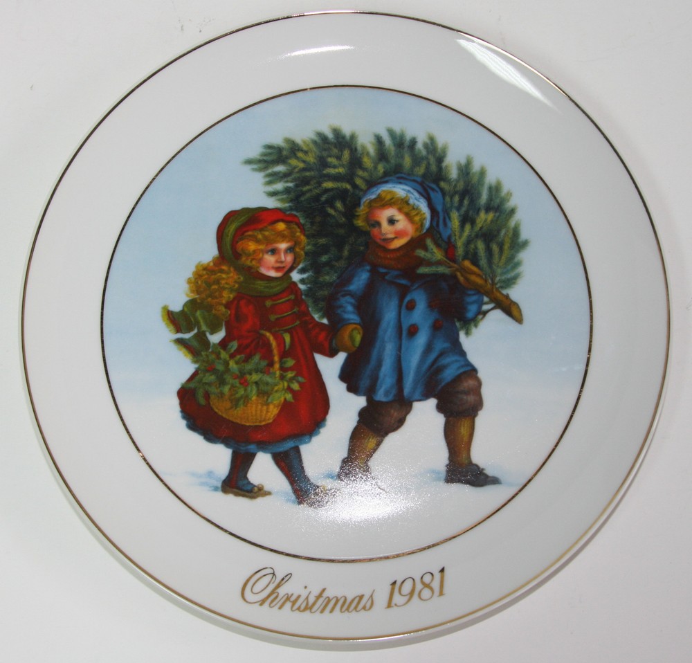 First Edition 1981 Christmas Memories Plate