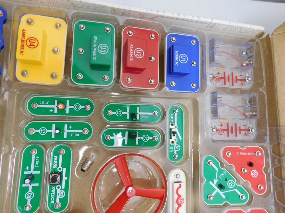 Elenco Electronic Snap Circuits Kit, SC-300, complete, 2012