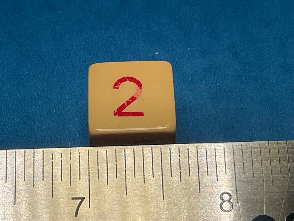 BAKELITE BACKGAMMON CUBE————B-4