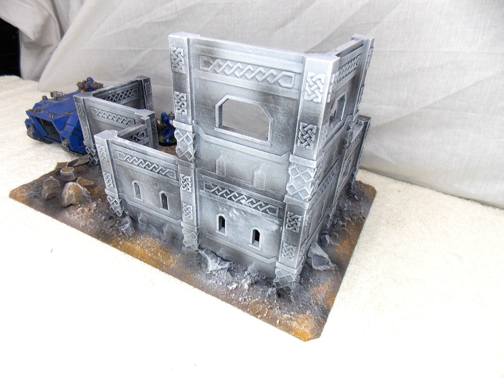 WARGAMING TERRAIN PAINTED BUILDING