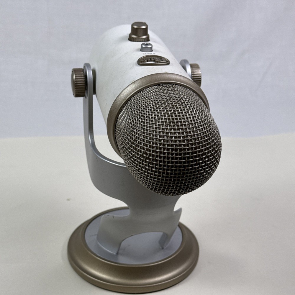 Blue Microphone Yeti USB Desktop Microphone