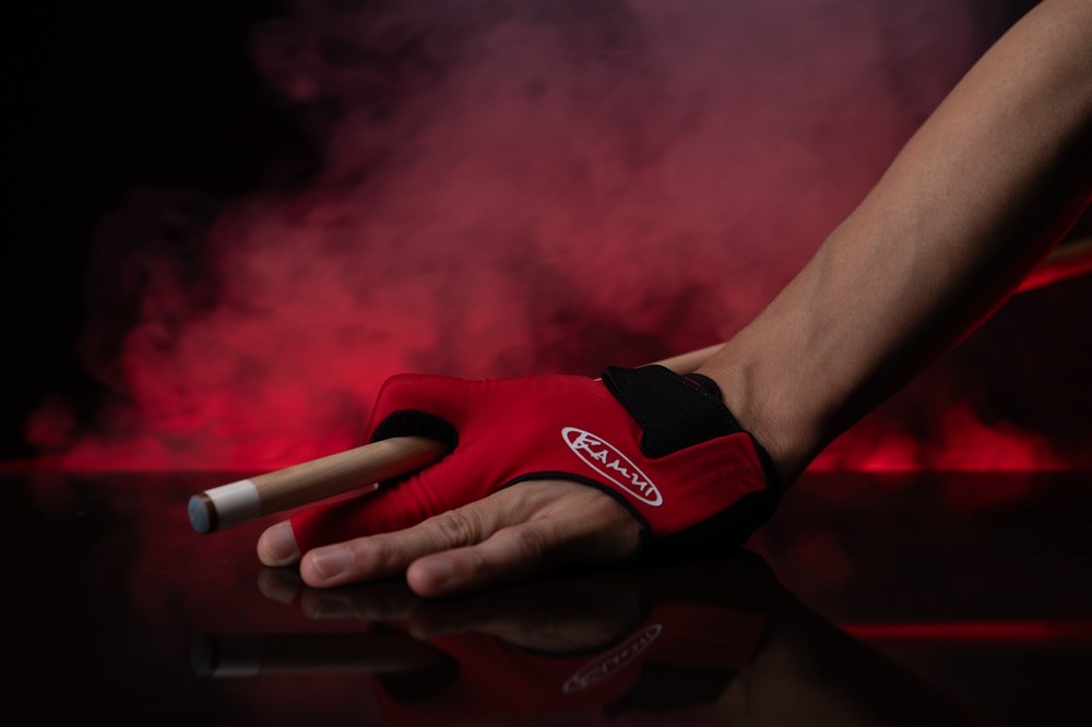 1 Kamui QuickDry 2024 Cue Glove - Red (Medium)