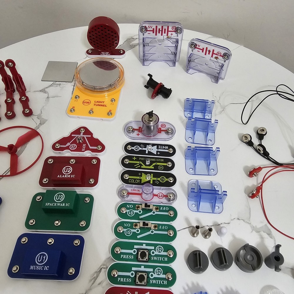 Elenco Snap Circuits Lot