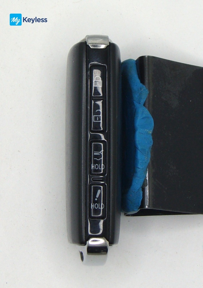 Single OEM Mazda Smartkey Remote Transmitter Four Button USED UNCUT WAZSKE11D01