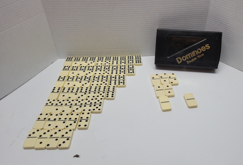 Set Double Nine Dominos Plastic Case Complete Vintage