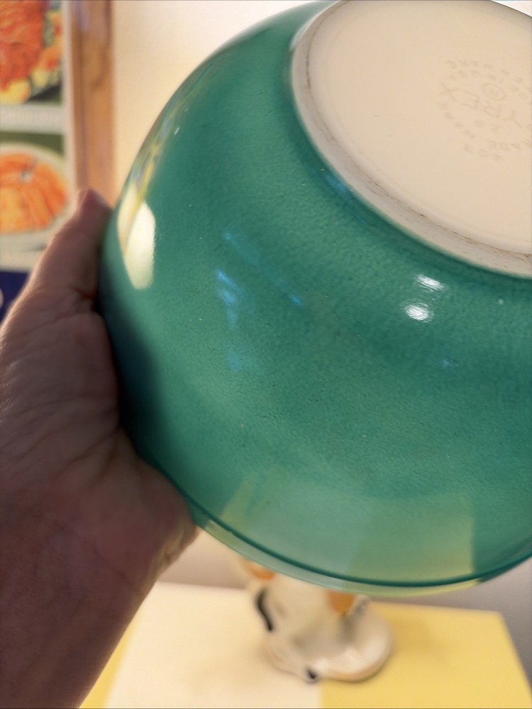 Vintage Pyrex 403 GREEN PRIMARY Mixing Bowl 2.5 Quart - Nesting Bowl