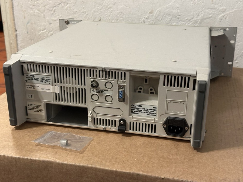 FLUKE PM3057 Combiscope Analog Oscilloscope 60MHz - POWERS UP, UNTESTED