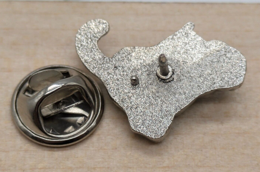 Kitty Cat Playing with Yarn Small Tack Pin