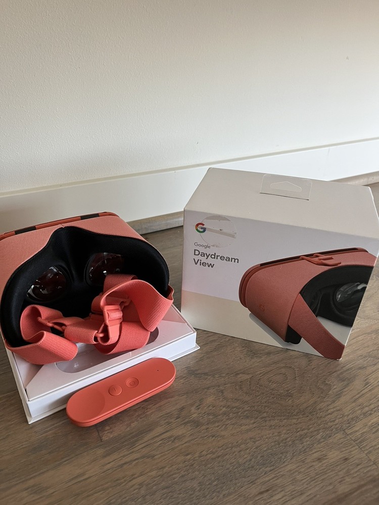 Google Daydream View Virtual Reality Headset VR w/Controller