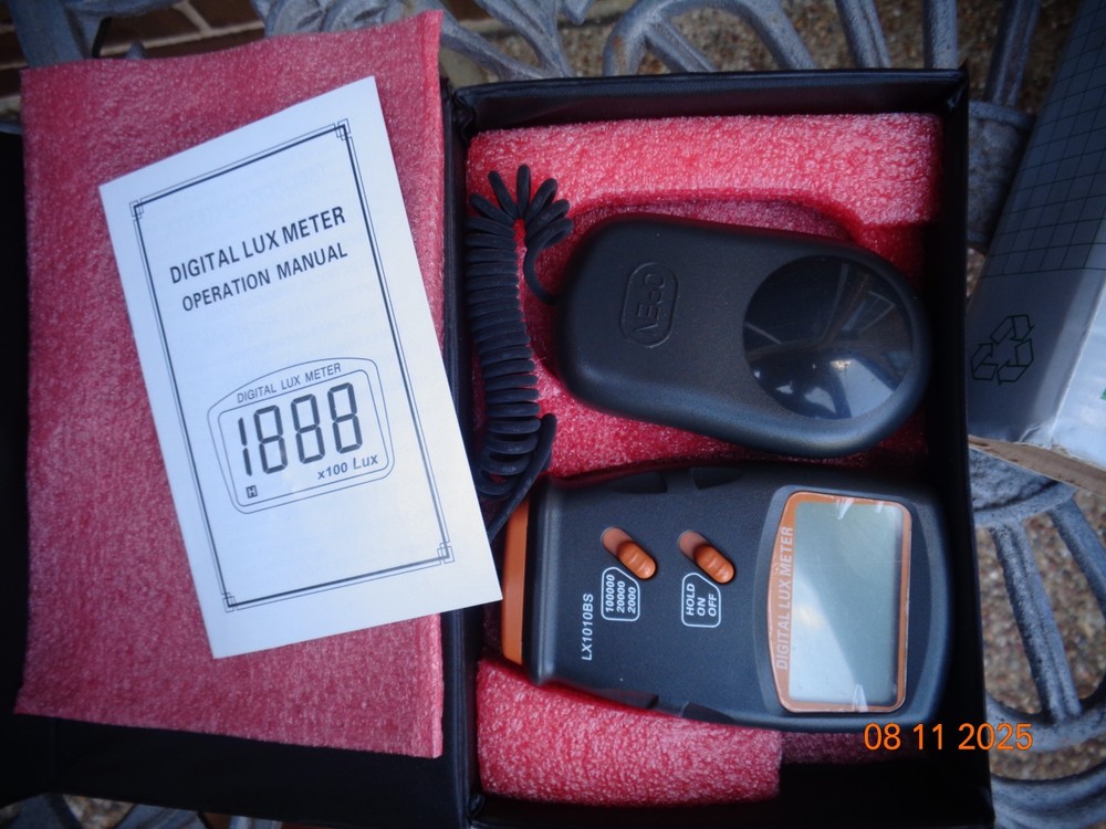 digital Lux meter LX-1010BS New in Box