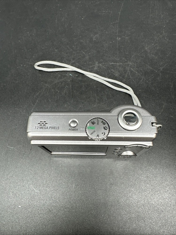 Samsung Digimax D73 7.2MP Digital Compact Camera, Silver - Tested