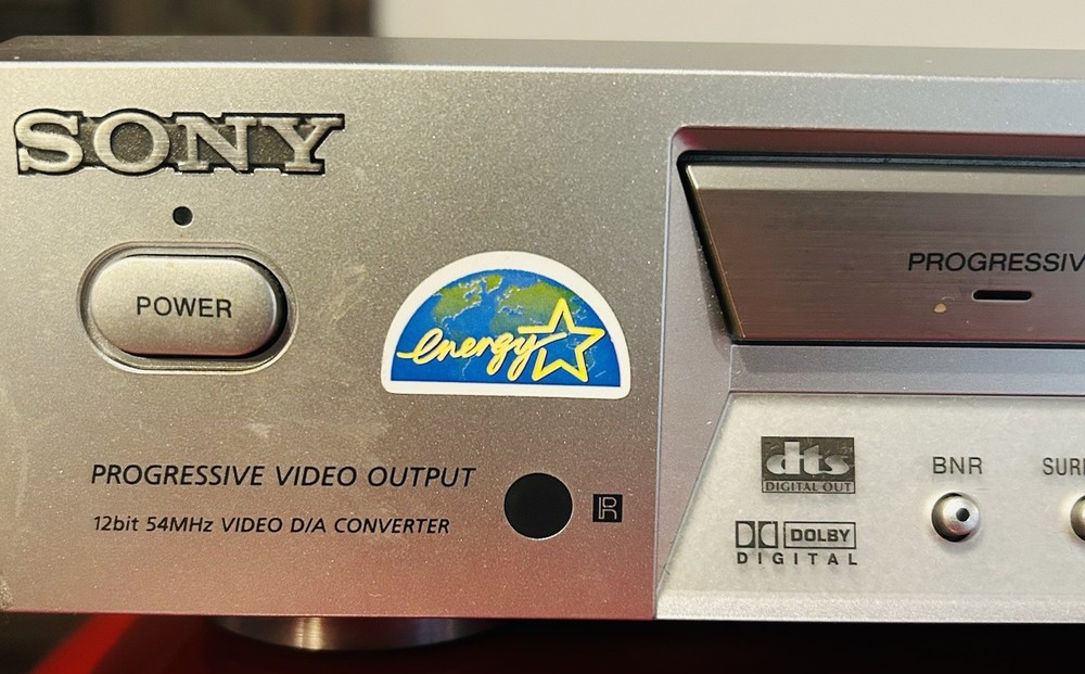 SONY®DVP-NS700P