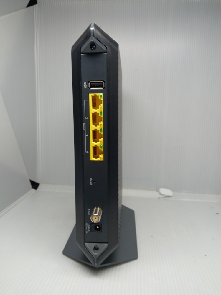 Netgear Nighthawk "AC1900" Cable Modem Router (C7000v2) Powers On
