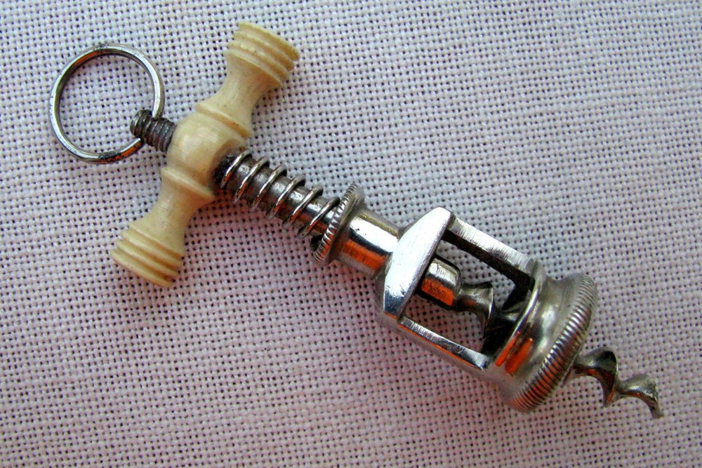 FINE ANTIQUE SMALL 2 ½” INCH LONG MINIATURE CORKSCREW
