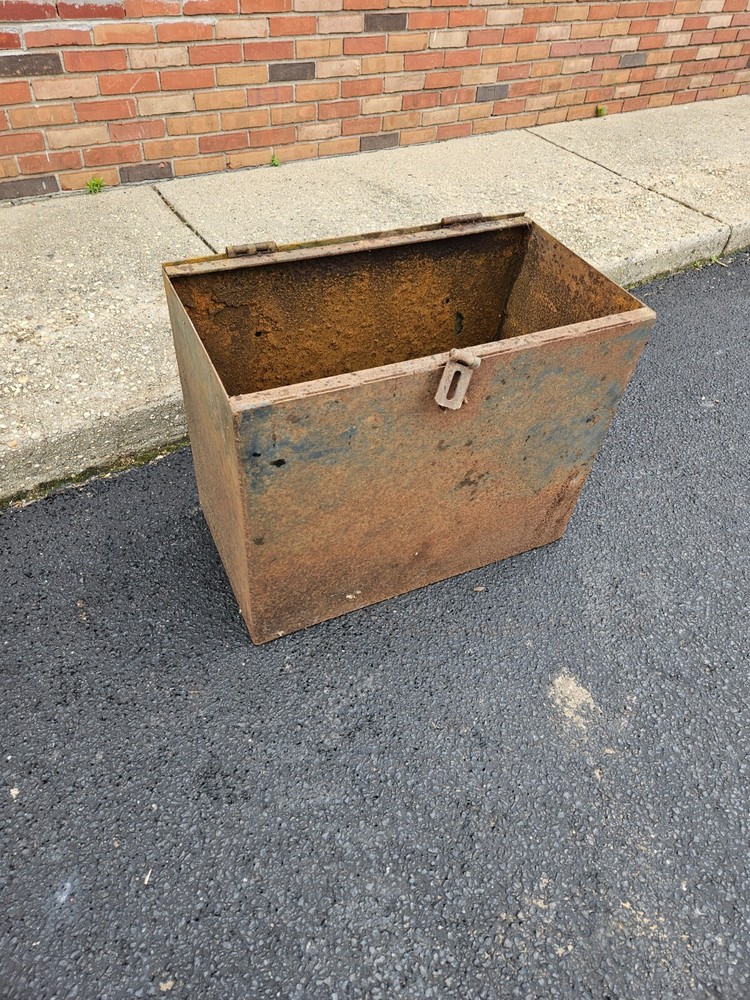 Metal Chest/Tool Box top latch