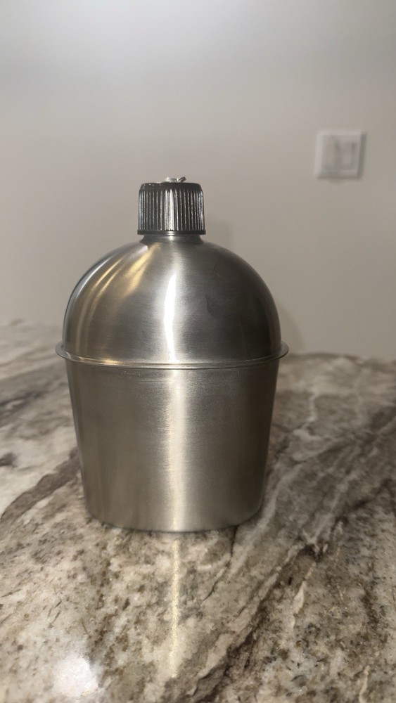 Authentic US Military Standard Issue Canteen With Foldable Cup And Pouch