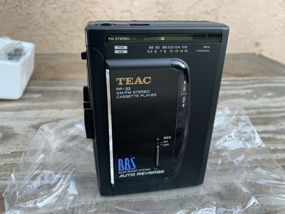 Teac PP-32 Walkman Cassette Player Fully Working