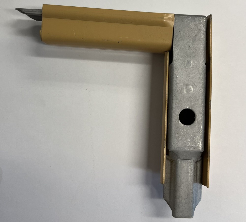 LEGRAND WIREMOLD 5711LRH INTERNAL TWISTED ELBOW RIGHT BUFF