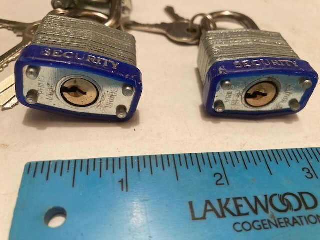 NEW (OPEN BOX) SET 3 KEYED ALIKE 1" W X 2" L LAMINTD PADLOCK / DIFF KEY PER SET
