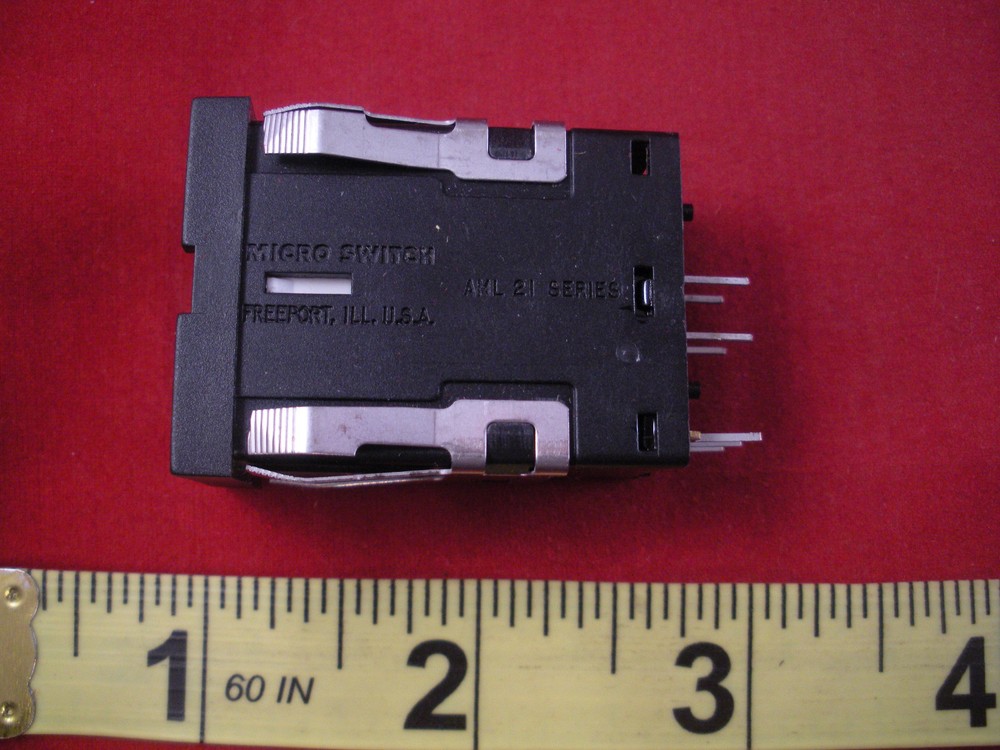 Honeywell Microswitch AML21MBA3AA Pushbutton Switch 9314 2a 250v 3a 125v ac New