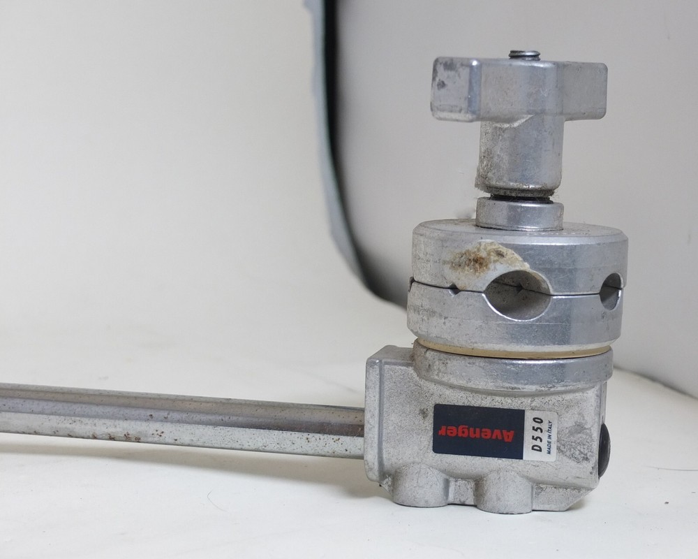 Avneger D550 Chrome Fun Grip Arm 42" Used