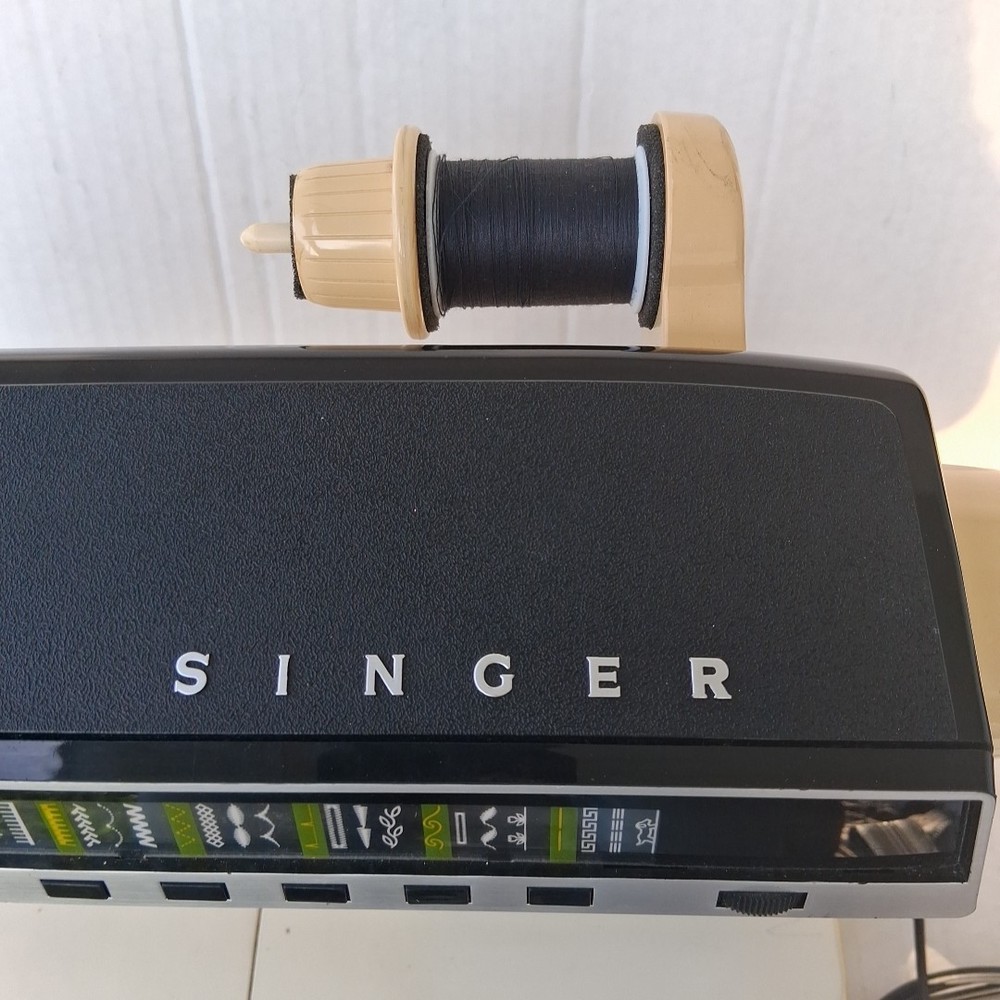 Singer Touch Tronic 2000 Memory Sewing Machine w/Accessories Tested Works