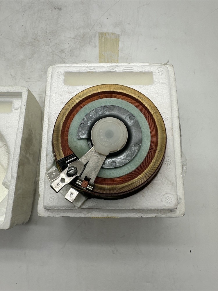 STACO VARIABLE TRANSFORMER 171 (2004)