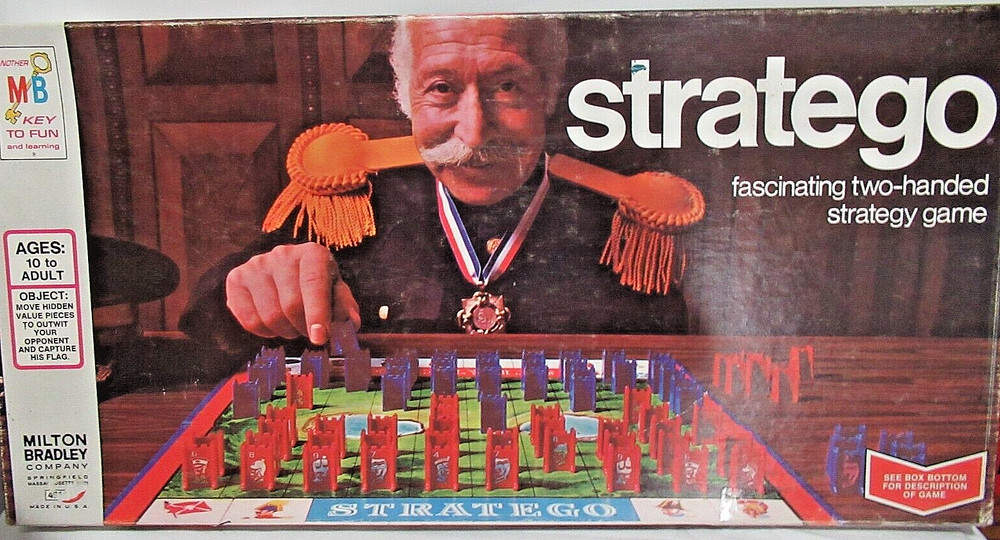 Vintage Milton Bradley  1977 STRATEGO Board Game Complete!