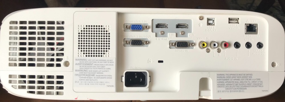 Panasonic Projector PT-VW535N. Please, read the details.