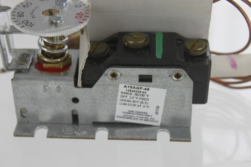 JOHNSON CONTROLS A19AGF-45C TRANE REPLACEMENT THERMOSTAT NEW