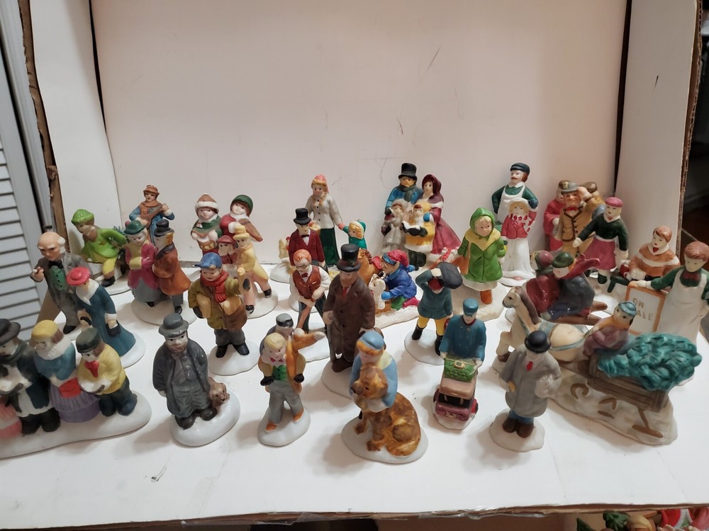UNBRANDED - Group of 30 Mixed Figures